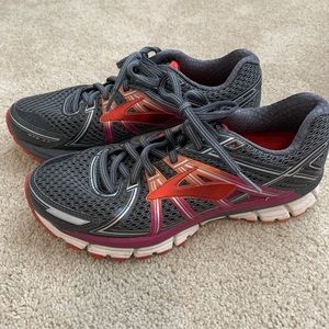 Brooks Adrenaline Size 8